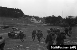 Чэхаславацкія вайскоўцы на вучэньнях у Мілавіцах у 1938 годзе.