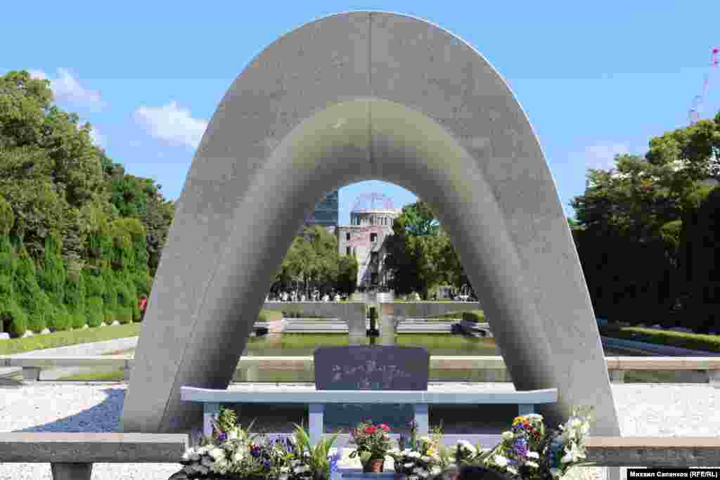 هیروشیما، مرکز استان هیروشیما در غرب جزیره هونشو، بزرگ&zwnj;ترین جزیره از مجمع&zwnj;الجزایر ژاپن قرار دارد. جایی که شهرهایی مانند توکیو یا کاواساکی هم در آن قرار دارند.