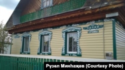 Рүзәл дуслары белән ясаган тәрәзәләр