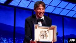 Ֆրանսիա - Ամերիկացի ռեժիսոր Շոն Բեյքերը «Ոսկե արմավենու ճյուղ» մրցանակով, Կանն, 25-ը մայիսի, 2024թ.