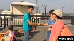 "Яшь гвардия"челәр Казанда Татарстан тасмаларын тарата