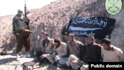 جیش‌العدل سوم فروردین‌ماه اعلام کرد که یکی از پنج مرزبان به گروگان گرفته را به دار آویخته است.