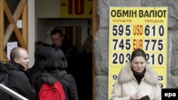 در باره اقتصاد كشورهاى منطقه يورو پيش بينى صندوق نا اميد كننده است و ارزيابى ها حاكى از آن است که رخ رشد ۴.۲ درصد سقوط خواهد كرد.