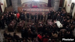 Шасьцёх забітых у Гюмры адпяваюць у мясцовай царкве