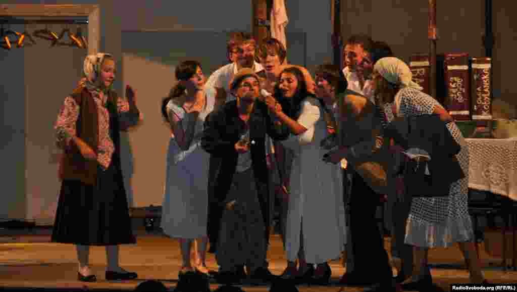 Фрагменти вистави &laquo;Czernowitz. Чернівці. Черновцы&raquo; за книжкою Ігоря Померанцева