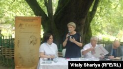 Встречу открыла председатель Русского культурного центра в Абхазии Наталья Каюн