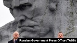 Сяргей Румас (зьлева) і Дзьмітры Мядзьведзеў. Архіўнае фота