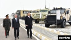 Ադրբեջանի նախագահ Իլհամ Ալիևը դիտարկում է Նախիջևանում տեղակայված զինտեխնիկան, 11-ը հունվարի, 2017թ․
