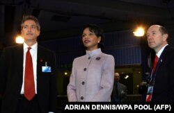 برنز سابقه همکاری با پنج رئیس‌جمهور آمریکا را دارد و از جمله در زمان جرج بوش پسر، فرستاده ویژه امور خاورمیانه و بعدتر سفیر آمریکا در روسیه بود.