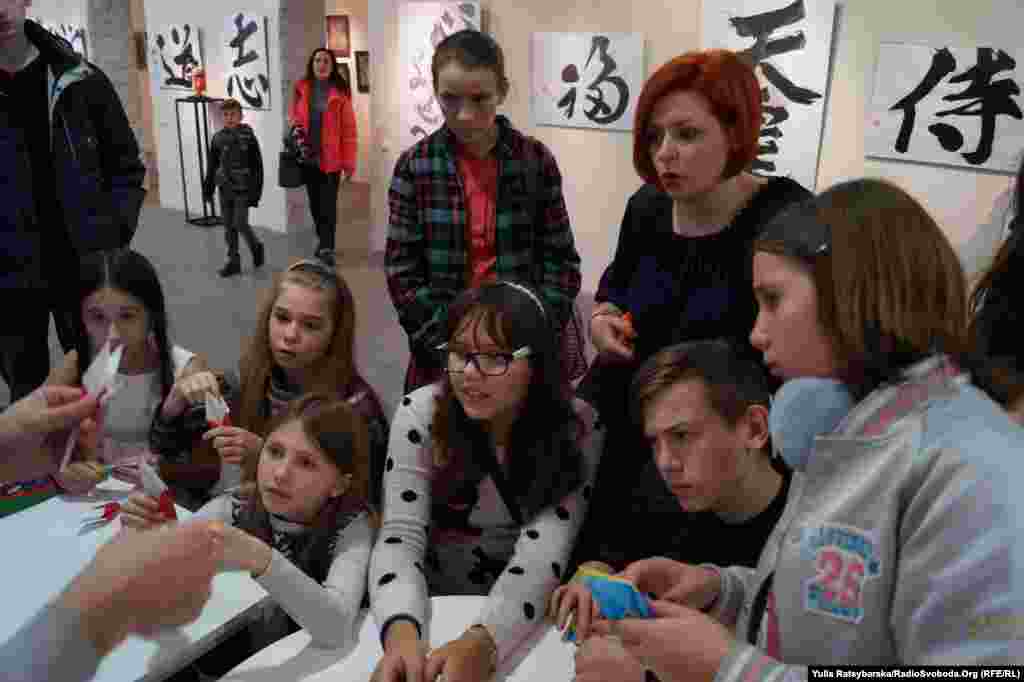 Майстер &ndash; класи з орігамі (складання з паперу) зібрали найбільше відвідувачів