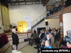 Ад імя партыі БНФ і руху «БНФ «Адраджэньне» прамаўляе Рыгор Кастусёў