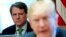 Советник Трампа Дон Макган за спиной президента США Дональда Трампа во время совещания в Белом доме. Вашингтон, 21 июня 2018 года.