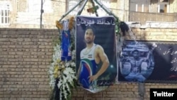 حجله نوید افکاری مقابل منزل خانواده‌اش