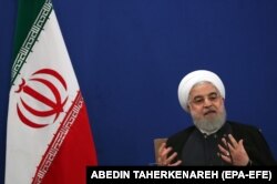 حسن روحانی در این نشست حداقل ۱۰ بار از کارنامه دولتش در حد عالی تعریف کرد