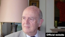 دکتر هوشنگ نهاوندی