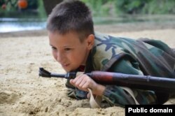 Діти проходять тактичну підготовку. Табір «Лісові простори на території, що підконтрольна угрупованню «ЛНР»