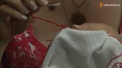 Волонтери вишивають рушник-оберіг для військових