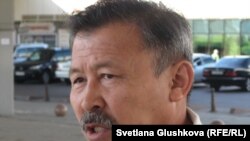 Есенбек Уктешбаев, председатель общественного объединения "Оставим народу жилье". Астана, 26 июля 2011 года.  