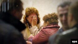 یکی از اعضای خانواده مسافری که جان خود را در پی سقوط هواپیمای روسی از دست داده است