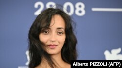 Режисерка Анастасія Трофімова на міжнародному Венеційському кінофестивалі після показу фільму «Росіяни на війні», представленого поза конкурсом, 5 вересня 2024 року