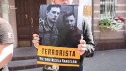 Біля посольства Італії в Києві вимагали звільнити військового Марківа (відео)