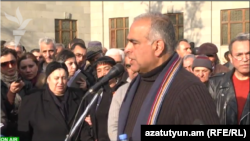 Раффи Ованнисян проводит пресс-конференцию на площади Свободы, март 2013 г. 