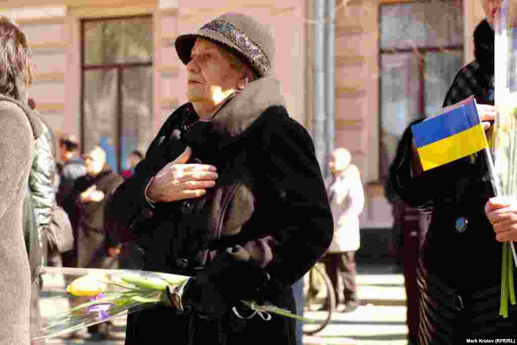 Играет гимн Украины