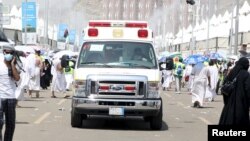 در حادثه منا که روز دوم مهر به قوع پیوست بیش از ۸۰۰ زائر به دلیل ازدحام جمعیت زیر دست و پا کشته شدند.