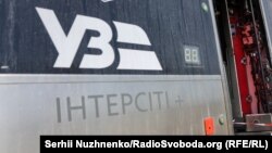 Потяг Інтерсіті, пошкоджений внаслідок масованого обстрілу Києва армією РФ. Київ, 28 серпня 2025 року