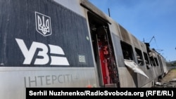 Украінскі цягнік, пашкоджаны расейскім абстрэлам 28 жніўня 2025 году. Ілюстрацыйнае фота