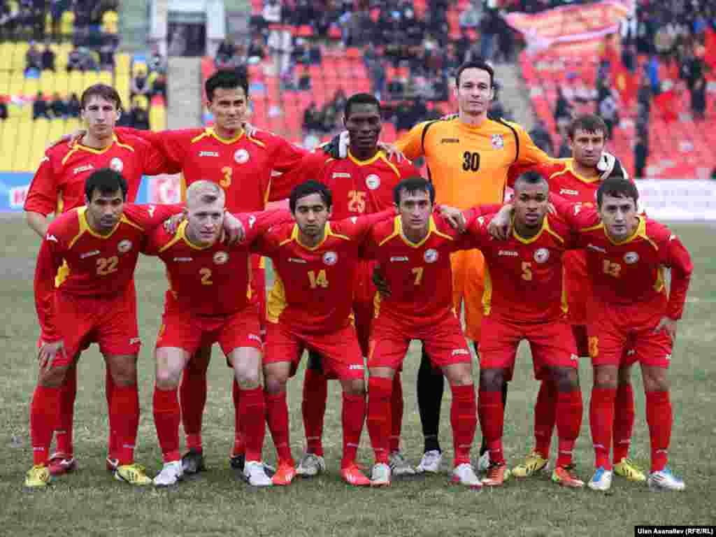 Сборная Кыргызстана: Павел Матяш, Валерий Кичин, Тахир Авчиев, Даврон Аскаров, Фарух Абитов, Вадим Харченко, Макка Кум, Анатолий Власичев, Ахлетдин Исраилов, Хуршит Лутфуллаев, Дэвид Тетте.