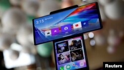 بخش تولید تلفن همراه «ال جی» طی شش سال اخیر همواره ضرر داده و تخمین زده می‌شود که مجموع ضرردهی آن بالغ بر ۴.۵ میلیارد دلار است.