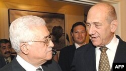 محمود عباس رهبر تشکيلات خودگردان فلسطينی و اهود اولمرت نخست وزیر اسراییل روز سه شنبه در اورشلیم-بیت المقدس- با یکدیگر دیدار و گفت و گو کردند.