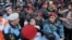 Полицейские подвергают приводу гражданина-участника шествия, Ереван, 5 ноября 2013 г.