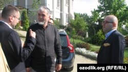 Мухаммад Салих (в центре) в Турции.  