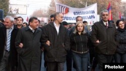 Armenia -- Senior members of the Armenian National Congress lead an opposition march in Yerevan.