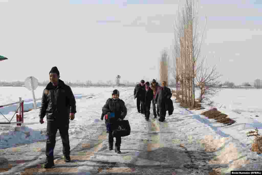 Жители эксклава Барак