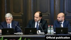 Armenia - Education Minister Arayik Harutiunian (C) speaks at a cabinet meeting in Yerevan, March 25, 2019.