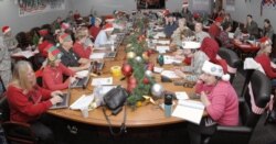 داوطلبان همکار با نوراد در پروژه رهگیری بابا نوئل در ۲۴ دسامبر ۲۰۱۲