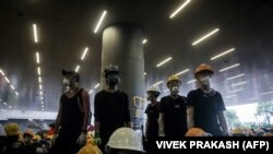 ورود معترضان به ساختمان های دولتی در هنگ کنک