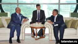 Рөстәм Миңнеханов Малайзия премьер-министры Нәҗип Разак (с) белән очраша