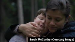 Скриншот з фільму «Після дощу: викрадені Путіним діти повертаються додому»