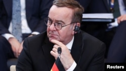 За його словами, Берлін продовжуватиме зміцнювати протиповітряну оборону України новими контрактами на постачання ще двох систем протиповітряної оборони IRIS-T