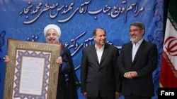 حسن روحانی روز دوشنبه در مراسم معارفه رحمانی فضلی (نفر اول از راست) به عنوان وزیر جدید کشور شرکت کرد.