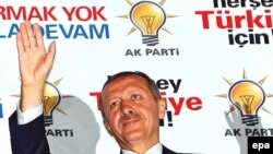 رجب طیب اردوغان:« یک ملت، یک پرچم، یک میهن و یک دولت. حال بر این اساس راه خود را ادامه می دهیم.»