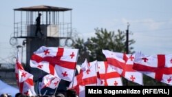 Мітынг прыхільнікаў Саакашвілі каля турмы ў Руставі, дзе яго ўтрымліваюць