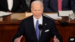 «Зараз допомогу Україні блокують ті, хто хоче, щоб ми пішли від свого лідерства у світі», – сказав Байден