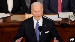 جو بایدن می‌گوید دموکراسی در داخل و خارج از کشور مورد تهدید است