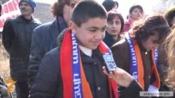 Սերժ Սարգսյանի քարոզարշավին դարձյալ դպրոցականներ են մասնակցել