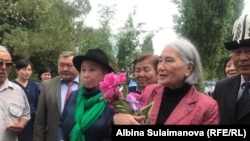 Чыңгыз Айтматовдун карындашы Роза Айтматова.